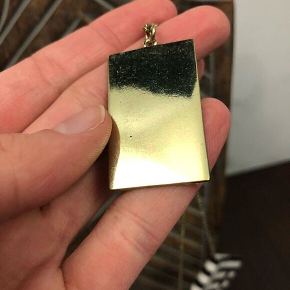 Forever 21 Gold Dove Pendant Necklace Etched - Picture 6 of 8